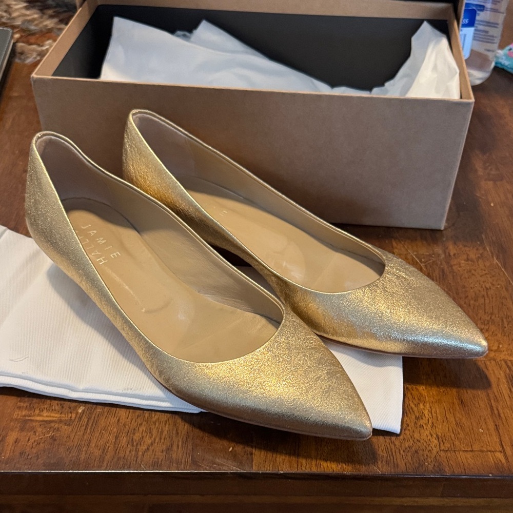 Elegant Gold Women's Flats